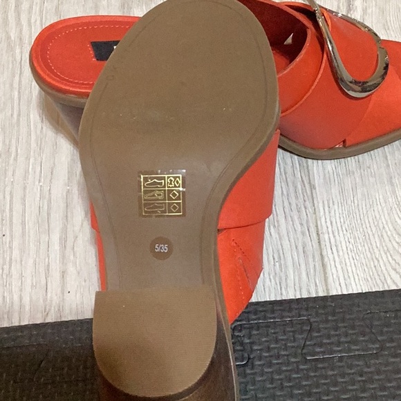 DKNY Sandals - Picture 3 of 3